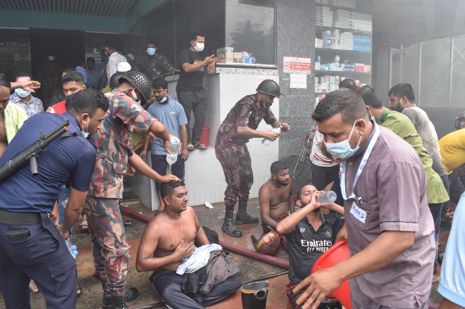সাতক্ষীরার ব্লিস হাসপাতালে আগুন নিয়ন্ত্রণে ফায়ার সার্ভিসের ৪ ইউনিট